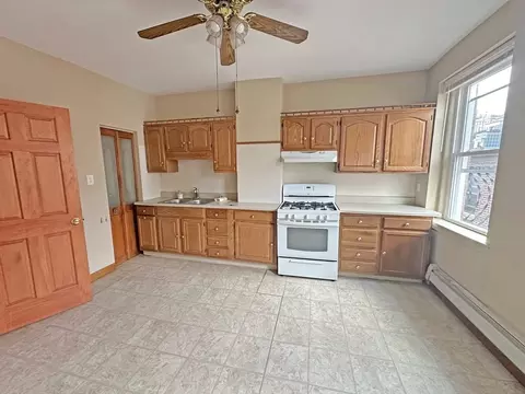 Kitchen - 2 Powers Ct, Boston, MA 02109 photo 2 of 2