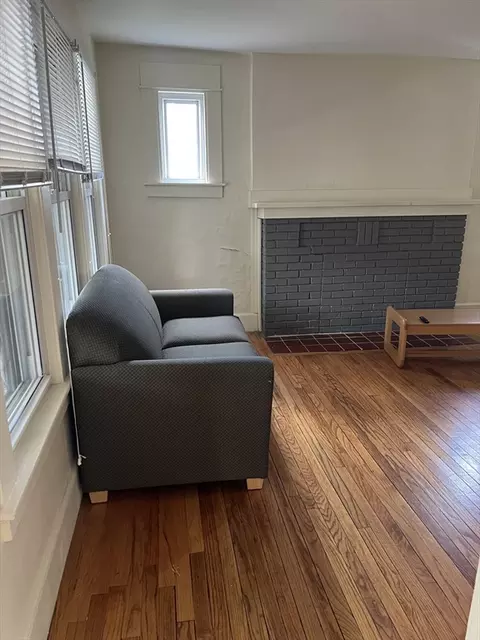 183 Middlesex St, Springfield, MA 01109 photo 7
