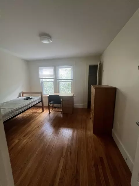 183 Middlesex St, Springfield, MA 01109 photo 9