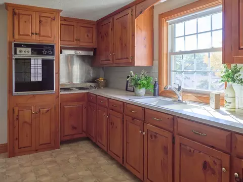 26 Ebenezer St, Worcester, MA 01604 photo 8