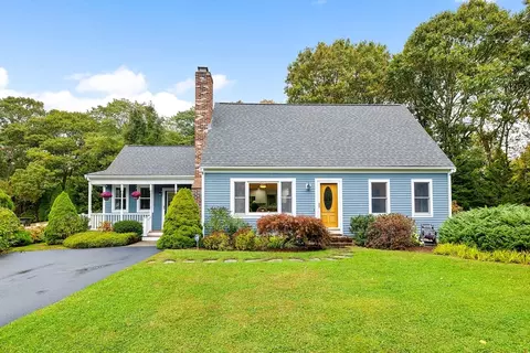 14 Waquoit Farms Dr, Falmouth, MA 02536