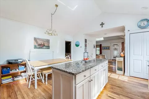 125 Spring St, Hanover, MA 02339 photo 4