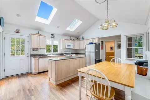 125 Spring St, Hanover, MA 02339 photo 2