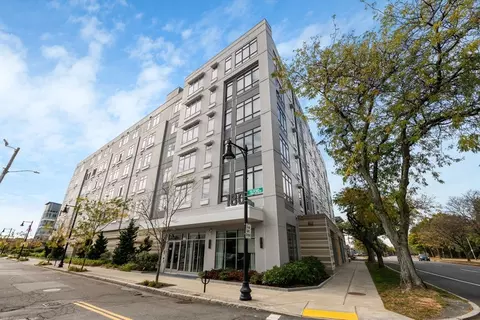 180 Telford St #417, Boston, MA 02135