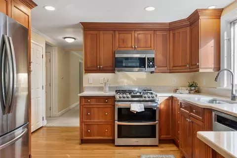 24 Conant St, Acton, MA 01720 photo 4