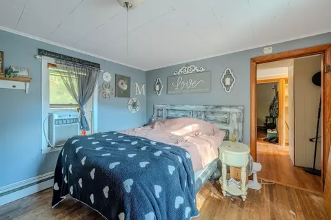 Bedroom - 15 Ledge Ct, Clinton, MA 01510 photo 2 of 2