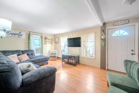 Living - 15 Ledge Ct, Clinton, MA 01510 photo 1 of 1