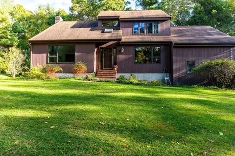 25 Brittany Ln, Dartmouth, MA 02747