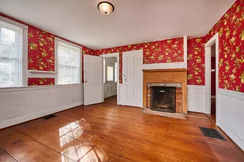 38 Pine St, Amherst, MA 01002 photo 11