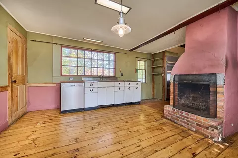 38 Pine St, Amherst, MA 01002 photo 4