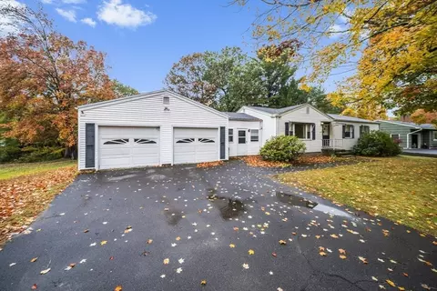 231 Brookside Cir, Northampton, MA 01062 photo 5