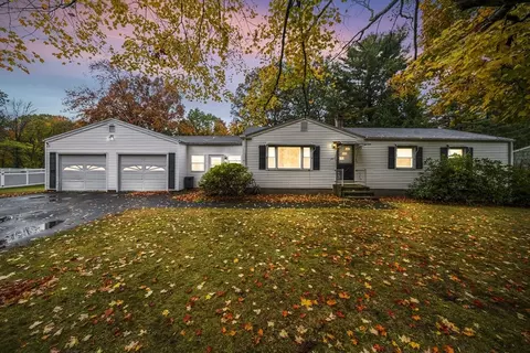231 Brookside Cir, Northampton, MA 01062 photo 2