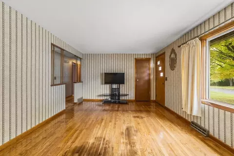 231 Brookside Cir, Northampton, MA 01062 photo 11