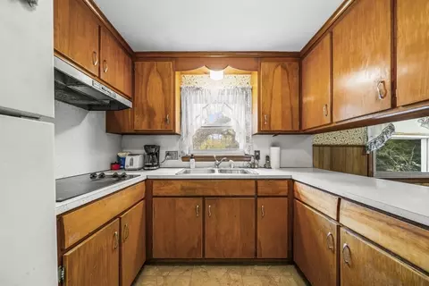 231 Brookside Cir, Northampton, MA 01062 photo 7