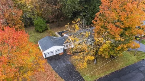 231 Brookside Cir, Northampton, MA 01062 photo 3