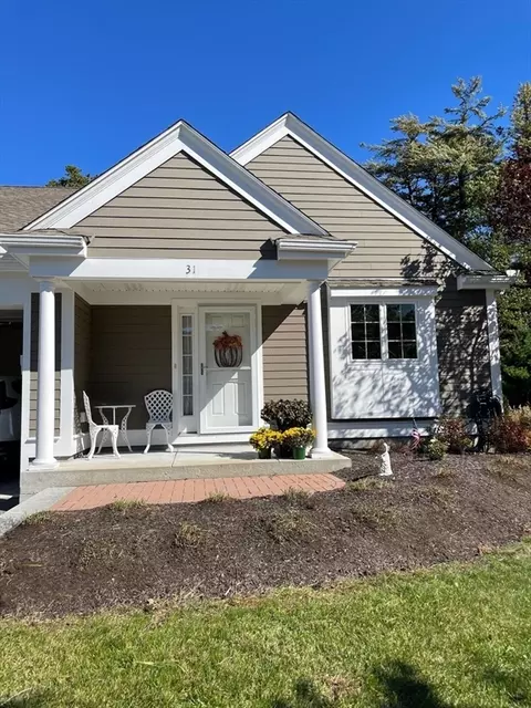 31 Carriage Ln #31, Duxbury, MA 02332