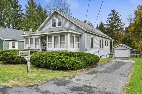 22 Crossin Ter, Pittsfield, MA 01201