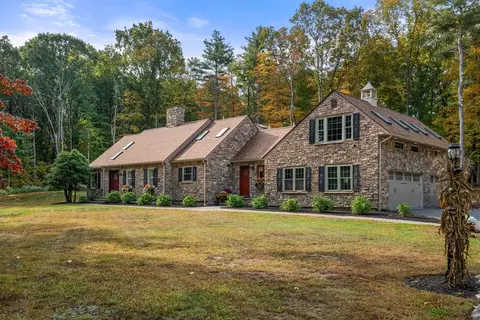 3 Johns Ln, Topsfield, MA 01983