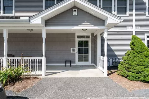 6 Parc Pl #8, Southampton, MA 01073