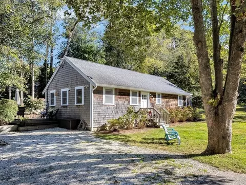 2 Trickett St, Falmouth, MA 02556