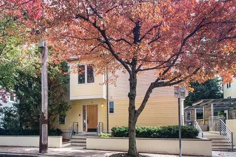 32 Regent St #32, Cambridge, MA 02140