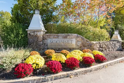 2 Longwood Ln #209, Hanover, MA 02339