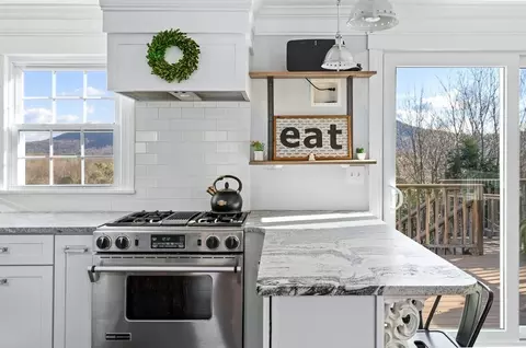 49 Westview Ter, Easthampton, MA 01027 photo 12