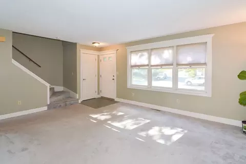 Living - 9 Thistle Ln #91, Worcester, MA 01602 photo 2 of 6