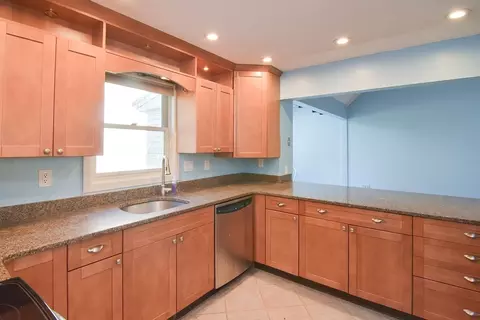 Kitchen - 9 Thistle Ln #91, Worcester, MA 01602 photo 3 of 4