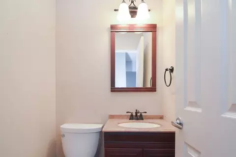 Bath - 9 Thistle Ln #91, Worcester, MA 01602 photo 1 of 5