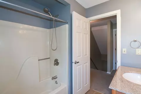 Bath - 9 Thistle Ln #91, Worcester, MA 01602 photo 5 of 5