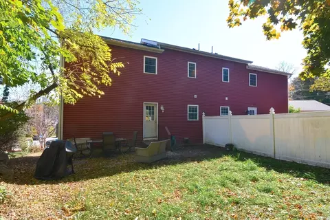 Exterior - 11 Quaboag St #B, Warren, MA 01083 photo 6 of 12