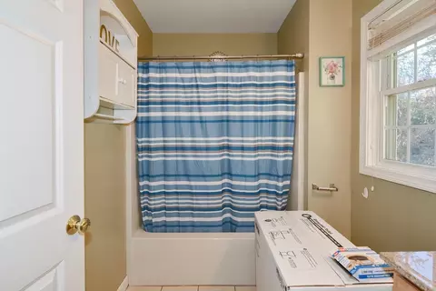 Bath - 11 Quaboag St #B, Warren, MA 01083 photo 3 of 4