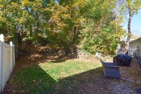 Exterior - 11 Quaboag St #B, Warren, MA 01083 photo 4 of 12