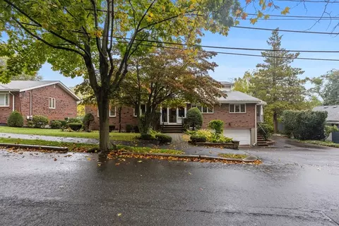 171 Shaw Rd, Brookline, MA 02467
