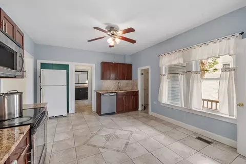 Entry Way - 15 Wright St, Gardner, MA 01440 photo 2 of 4
