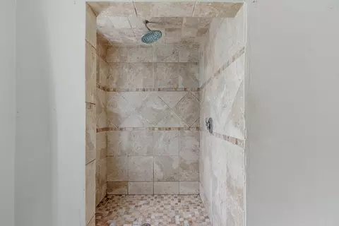 Bath - 15 Wright St, Gardner, MA 01440 photo 2 of 3