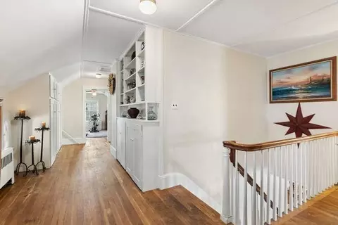 Entry Way - 2 Winchester Ct, Gloucester, MA 01930 photo 4 of 6