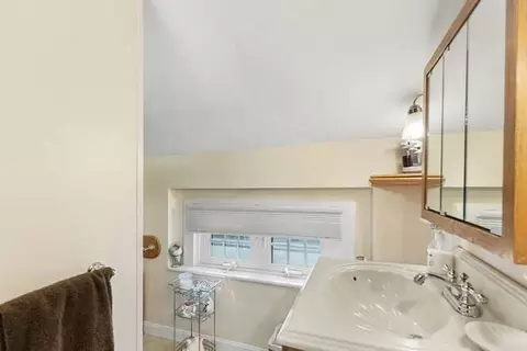 Bath - 2 Winchester Ct, Gloucester, MA 01930 photo 1 of 1