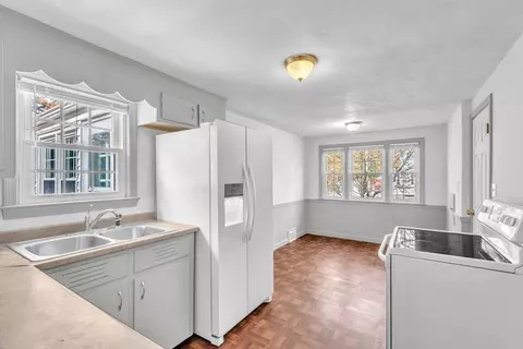 72 Maebeth St, Springfield, MA 01119 photo 3