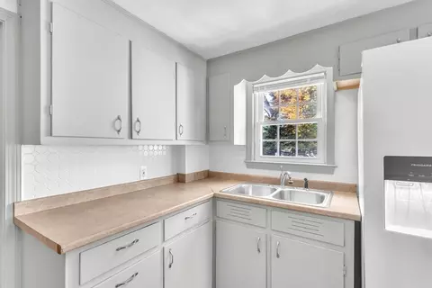72 Maebeth St, Springfield, MA 01119 photo 2