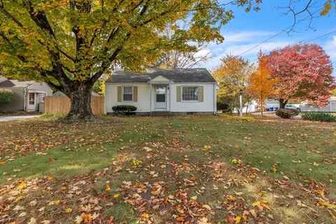 72 Maebeth St, Springfield, MA 01119