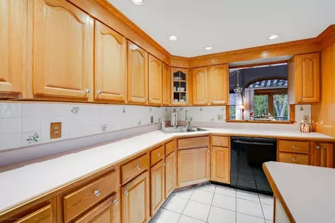 33 Nicholas Rd, Raynham, MA 02767 photo 11
