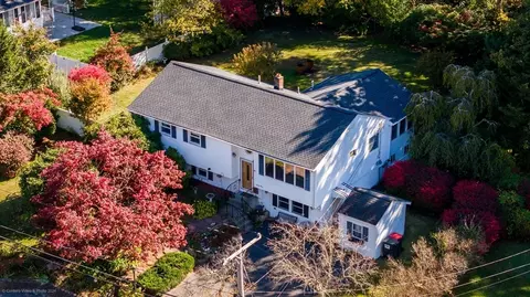 33 Nicholas Rd, Raynham, MA 02767 photo 2