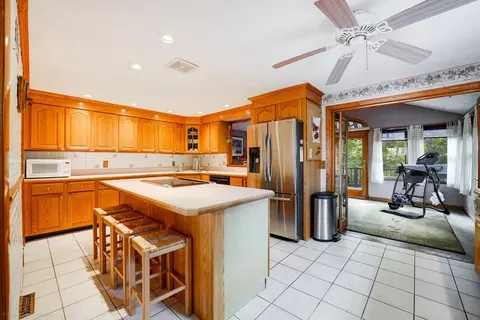 33 Nicholas Rd, Raynham, MA 02767 photo 9