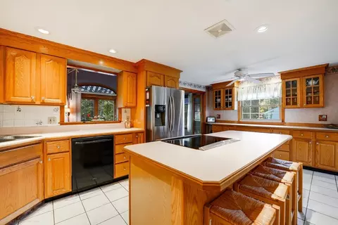 33 Nicholas Rd, Raynham, MA 02767 photo 8