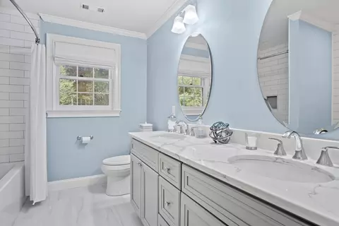 Bath - 29 Stoneymeade Way, Acton, MA 01720 photo 5 of 6