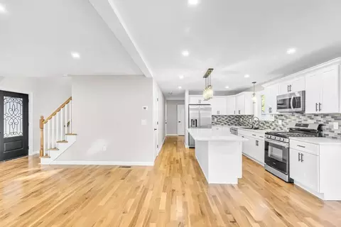 Entry Way - 136 Orchard St, Springfield, MA 01107 photo 1 of 6