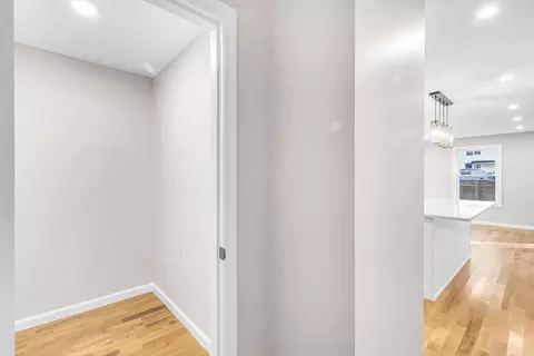 Entry Way - 136 Orchard St, Springfield, MA 01107 photo 3 of 6