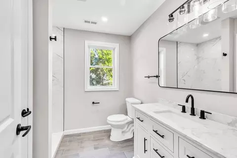 Bath - 136 Orchard St, Springfield, MA 01107 photo 2 of 3